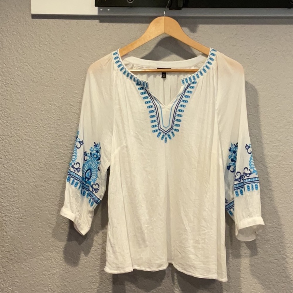 Talbots White Embroidered Blouse with Three-Quarter Sleeves Pullover